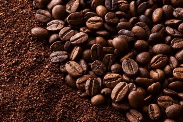 Các nhà nhập khẩu cà phê gia tăng dự trữ vì lo ngại gián đoạn nguồn cung