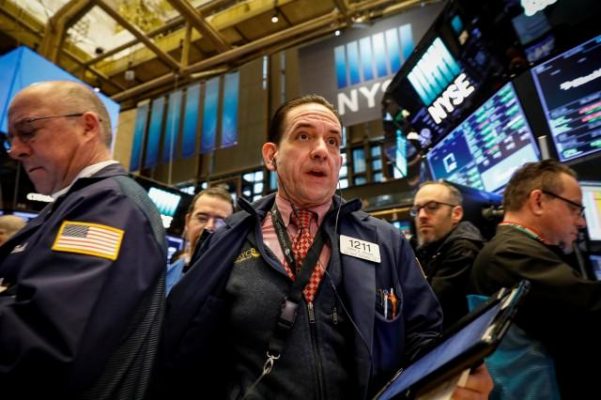 Căng thẳng Mỹ-Trung leo thang, Dow Jones mất đà tăng trong 3 phiên liên tiếp